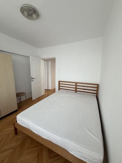 Apartament cu 3 camere semidecomandat în Grivița
