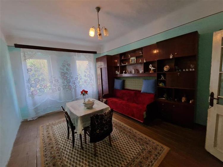 Casă individuală cu 10 camere cu Canalizare în Muncitoresc