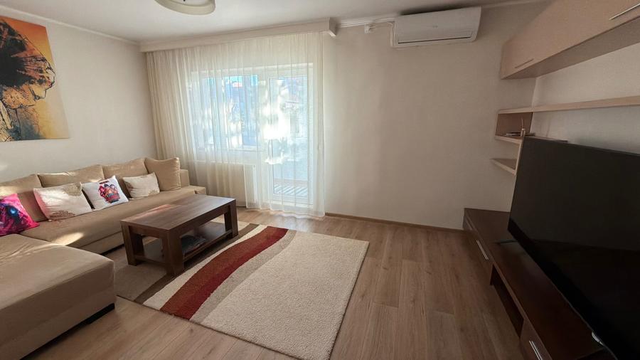 Apartament cu 3 camere decomandat în Central