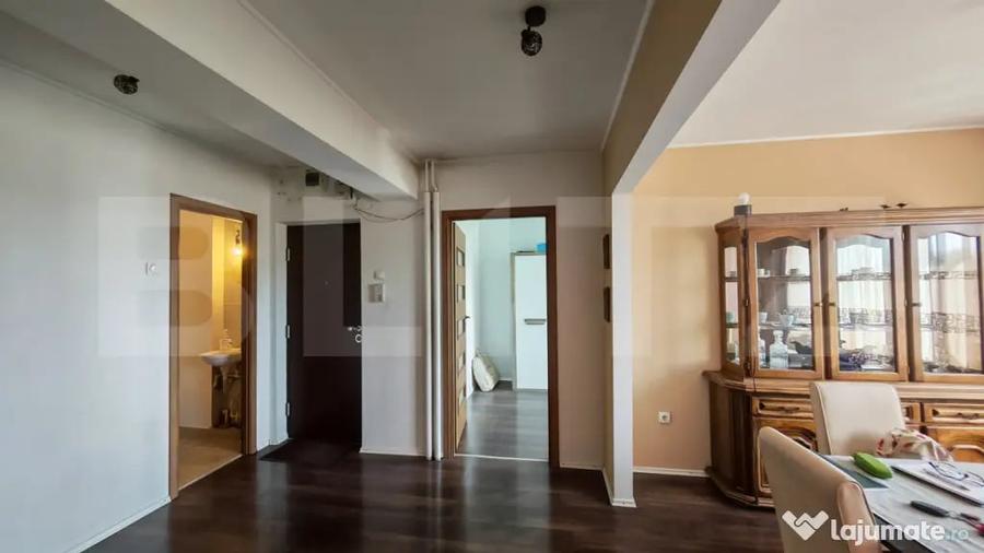 Apartament 4 camere decomandat, etaj intermediar, Splaiul Cr - 6