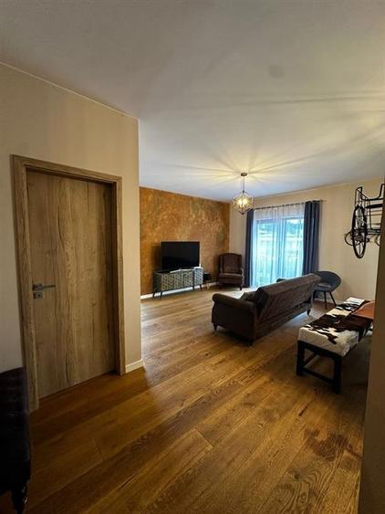 Apartament cu 4 camere decomandat, mobilat în Gruia