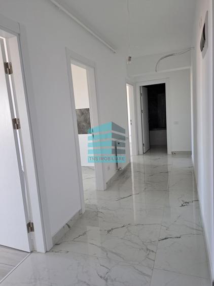 Apartament cu 4 camere decomandat în Titan
