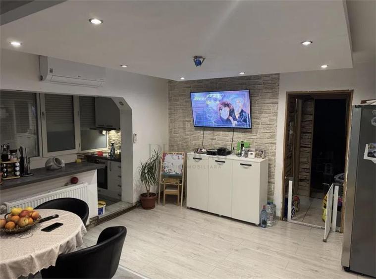 Apartament cu 2 camere semidecomandat, mobilat în Dâmbovița