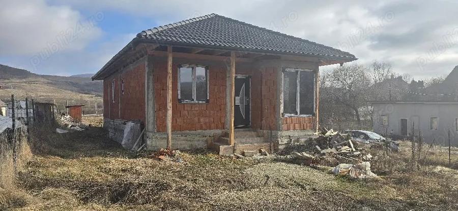 Casă cu Teren 500 Mp în Mera