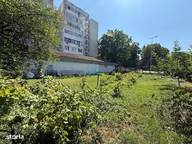Casă cu 4 camere cu Teren 2179 Mp în Central