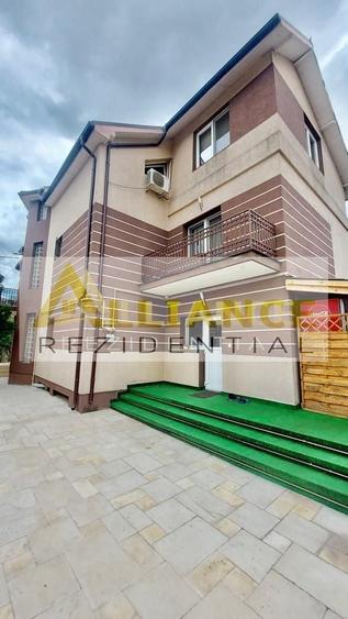 Casă individuală cu 7 camere cu Canalizare în Apărătorii Patriei