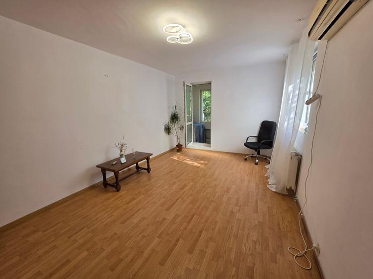 Apartament cu 3 camere decomandat în Bucur Obor