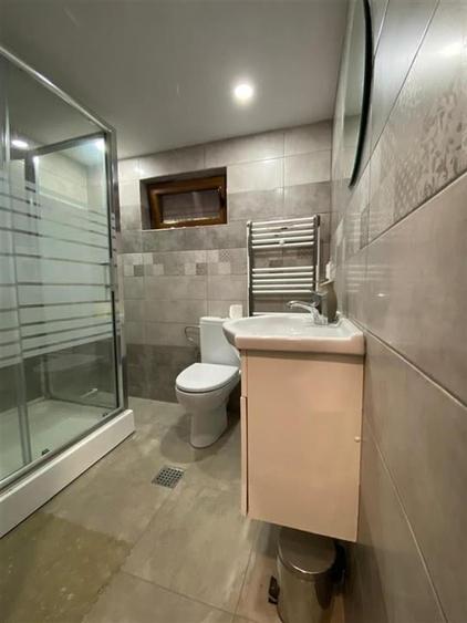 Casă individuală cu 6 camere cu Teren 1800 Mp în Curățele