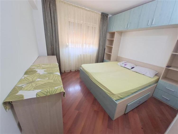 Apartament cu 3 camere decomandat în 9 Mai
