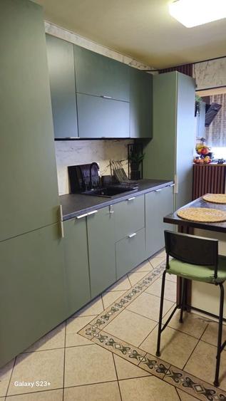 Apartament cu 4 camere decomandat în Titan