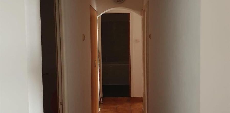 Apartament cu 3 camere decomandat, mobilat în Dristor