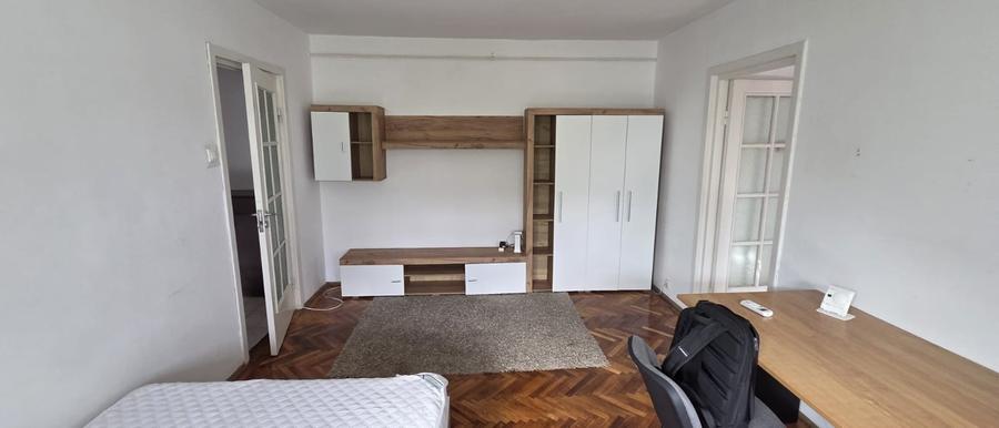 Apartament cu 2 camere semidecomandat în Tipografilor