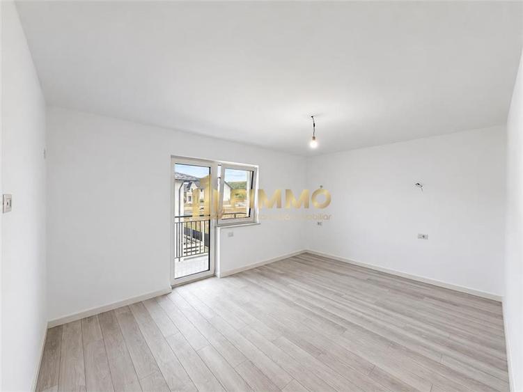 Duplex cu 4 camere cu Canalizare în Ipotești