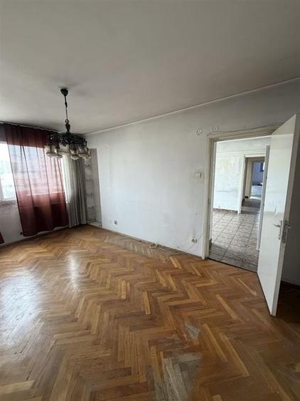 Apartament cu 4 camere decomandat în Central