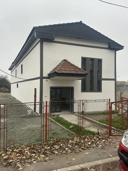 Spațiu comercial, de 10,000 mp, în Schela Cladovei