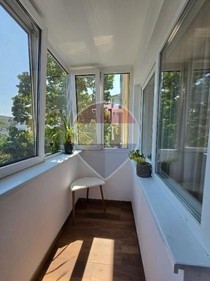 Apartament cu 3 camere semidecomandat, mobilat în Podu Roș