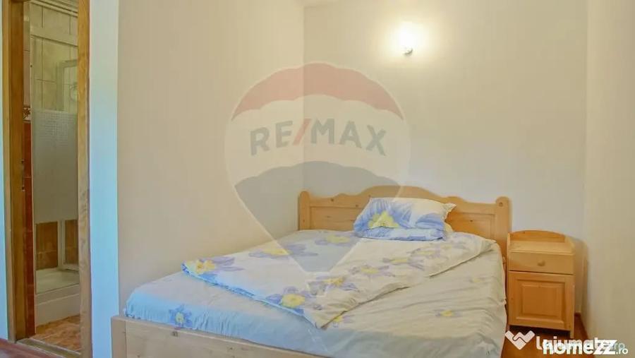 Casă cu 9 camere cu Teren 1000 Mp în Moieciu