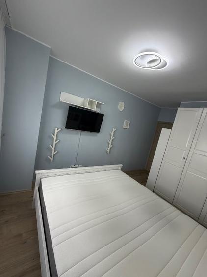 Apartament cu 3 camere decomandat, mobilat în Băneasa