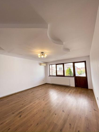 Casă cu 4 camere în Trei Stejari