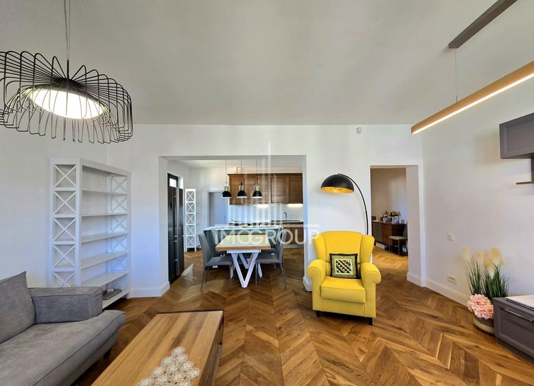 Apartament cu 4 camere semidecomandat, mobilat în Central