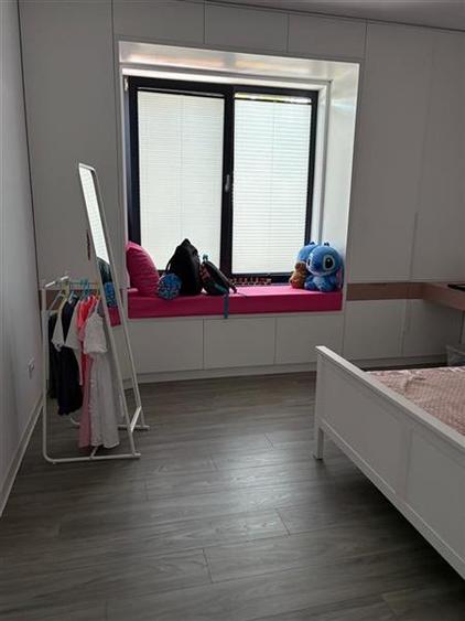 Casă individuală cu 4 camere cu Canalizare în Est