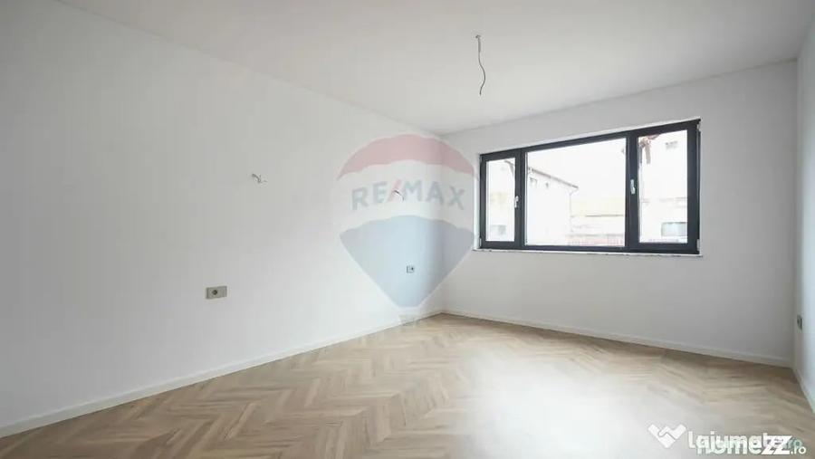 Casă cu 4 camere cu Teren 560 Mp în Stupini