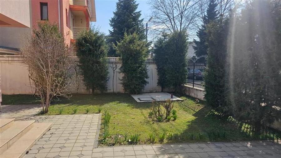 Casă individuală cu 6 camere cu Canalizare în Prelungirea Ghencea