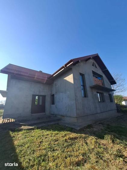 Casă cu 7 camere cu Teren 1118 Mp în Central
