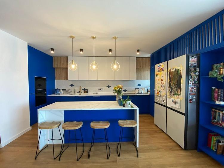 Apartament cu 4 camere decomandat, mobilat în Băneasa