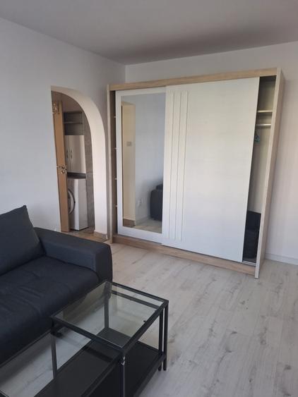 Apartament cu 2 camere semidecomandat în Berceni