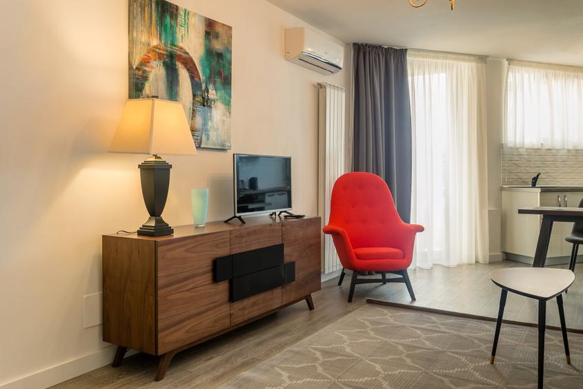 Apartament cu 2 camere semidecomandat, mobilat în Calea Victoriei