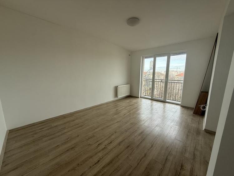 Apartament cu 3 camere decomandat în Aradului