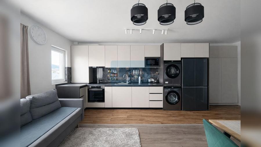 Apartament cu 3 camere semidecomandat în Florești