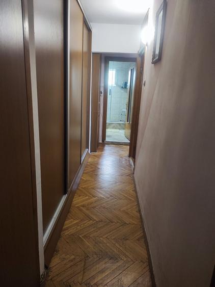 Apartament cu 3 camere decomandat în Nufărul