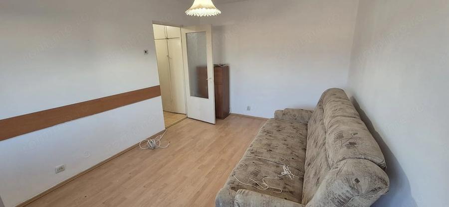 Garsonieră decomandată în Piața Centrală