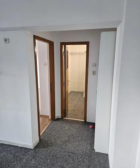 Apartament cu 2 camere decomandat în P-ța Victoriei