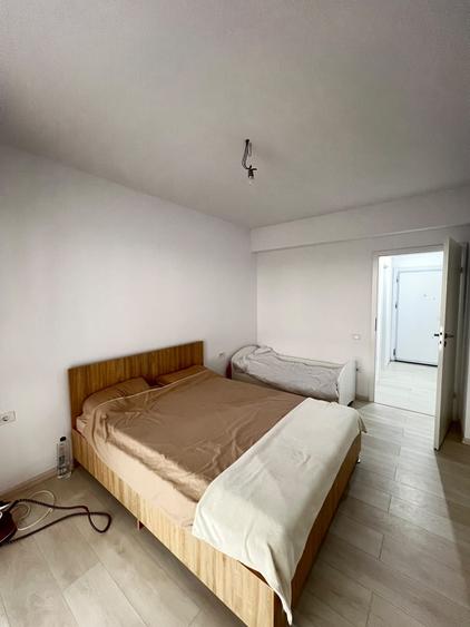 Apartament cu 3 camere semidecomandat în Baicului