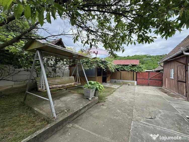 Casă cu 7 camere cu Teren 1026 Mp în Dârlos