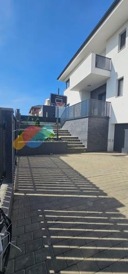Casă individuală cu 4 camere cu Canalizare în Dezmir