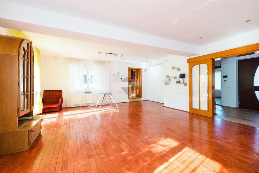 Casă individuală cu 4 camere cu Teren 700 Mp în Dârste