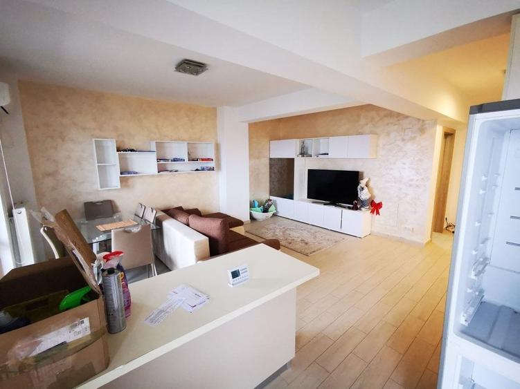 Apartament cu 3 camere semidecomandat în Tudor Vladimirescu