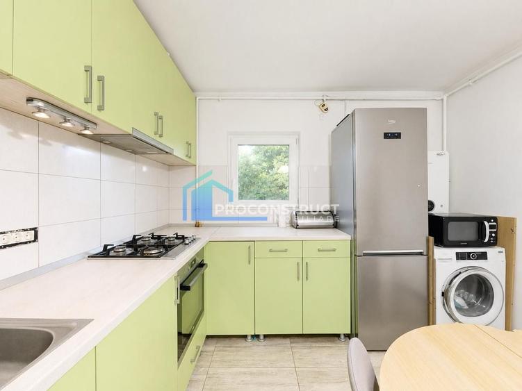 Apartament cu 3 camere semidecomandat, mobilat în Blașcovici