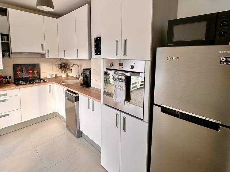 Apartament cu 3 camere semidecomandat în Bună Ziua