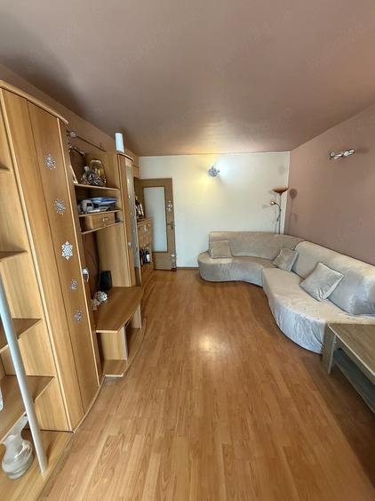 Apartament cu 3 camere decomandat în 9 Mai
