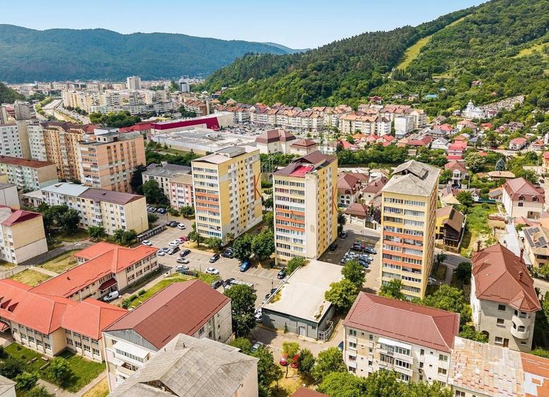Spațiu comercial, de 400 mp, în Dărmănești