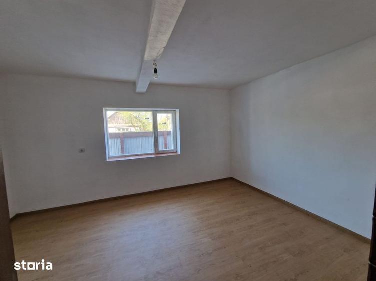 Casă cu 3 camere cu Teren 933 Mp în Sălard