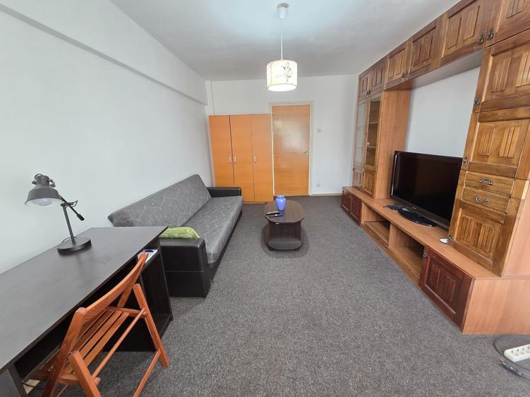 Apartament cu 2 camere semidecomandat în Văcăresti