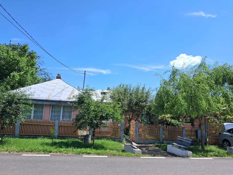 Casă cu 4 camere în Săbăoani