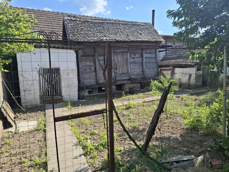 Casă individuală cu 5 camere cu Teren 2117 Mp în Nădlac