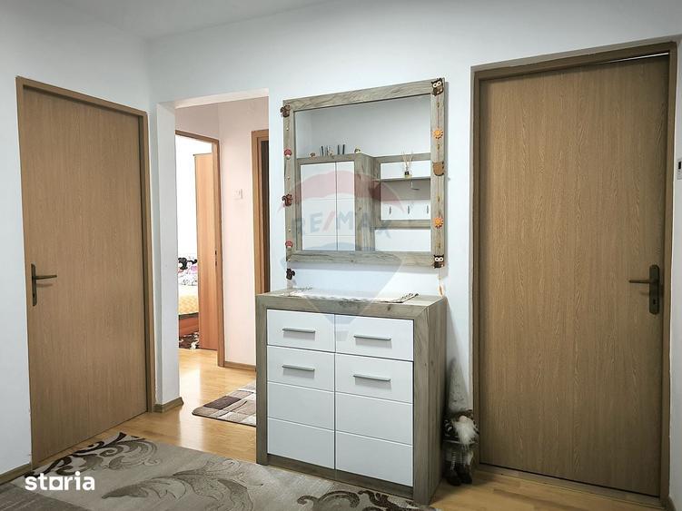 Apartament cu 3 camere decomandat în Vitrometan